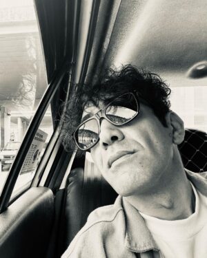 Mehmet Yılmaz Ak Instagram - “Her şeyin şarkısı”