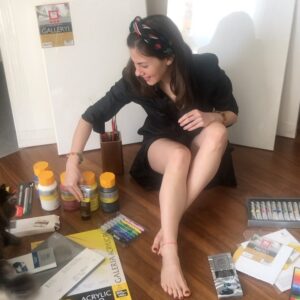 Melis Babadağ Instagram - Renk isteyen @colorbox.com.tr ‘da delirebilir. Mağazada kendini kaybedebilir, çok çılgın şeyler var! Bu malzemelere ne şarkı listesi yapsam da sabahlasam 🥳🤯 🎨