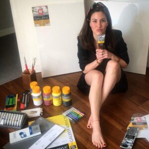 Melis Babadağ Instagram - Renk isteyen @colorbox.com.tr ‘da delirebilir. Mağazada kendini kaybedebilir, çok çılgın şeyler var! Bu malzemelere ne şarkı listesi yapsam da sabahlasam 🥳🤯 🎨