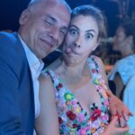 Melis Babadağ Instagram - Ben ve Benim gerçek hayattaki Güzel Ailem ♥️ Canım @aylinyilmazhautecouture ciğimin ince tasarımıyla🌺🙏🏻
