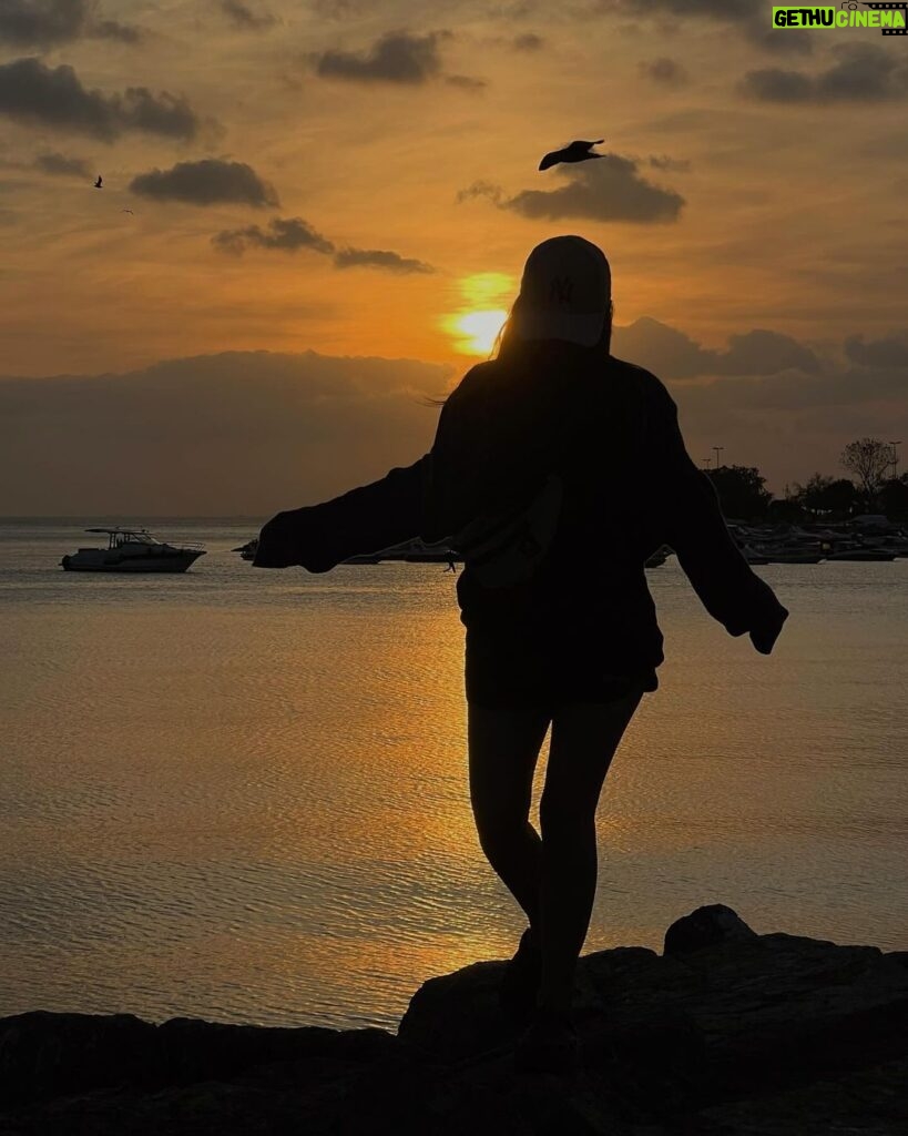 Melis Tüzüngüç Instagram - sonbahar kızı, kendi ayına tüm içli ve hisli haliyle giriş yaptı🍂