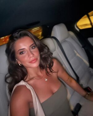 Melis Tüzüngüç Instagram - şurdan bi çeşme günlükleri again🍸🌞🐍👡✨