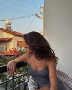 Melis Tüzüngüç Instagram - hatta belki seviyoruuum🌸