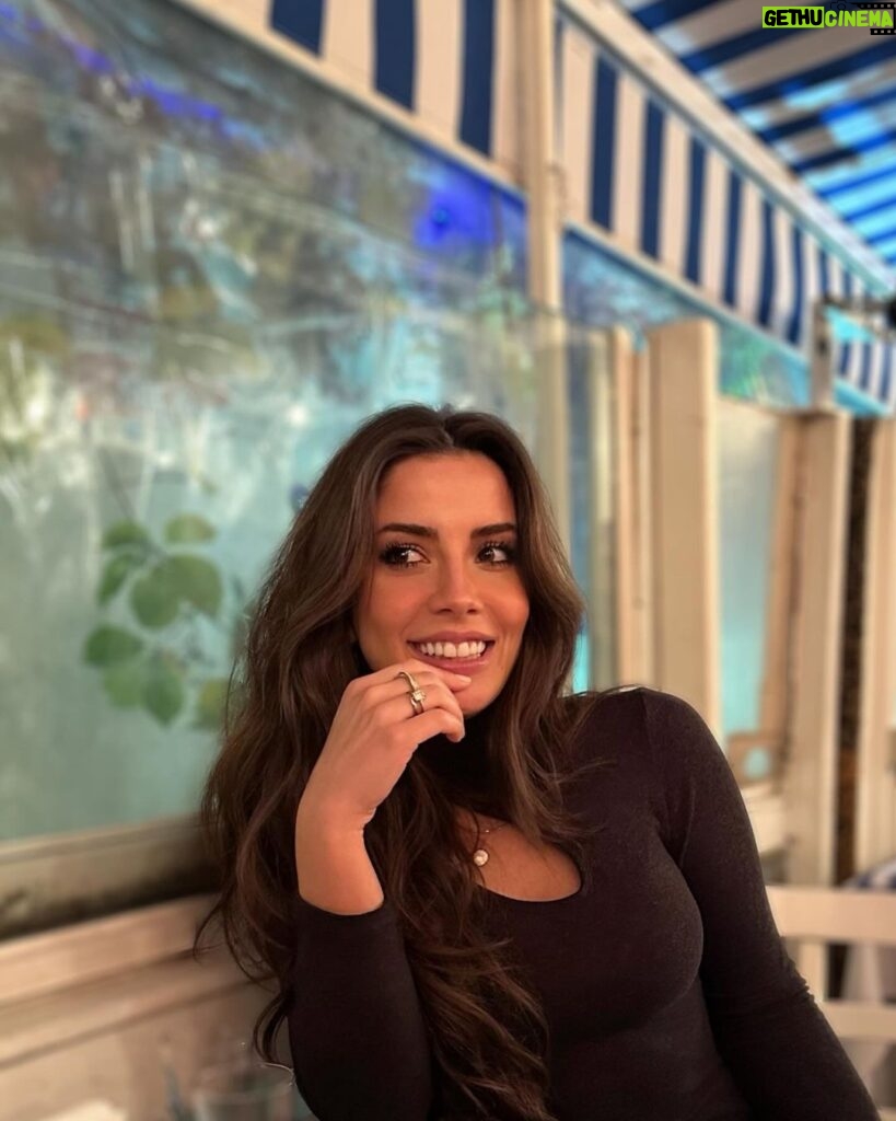 Melis Tüzüngüç Instagram - ama bana ne, kime ne, ben saracağım seni yine de❤‍🔥