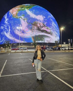 Melissa Cervantes Instagram - When the world is yours @spherevegas #traveling #thicc #thunderrosa #lameramera #happy #pompis