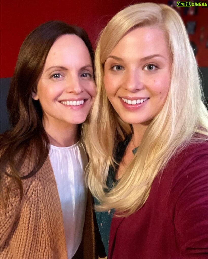 Mena Suvari Instagram - Lovely meeting and working with you lady❤ @risadorken #setlife🎬