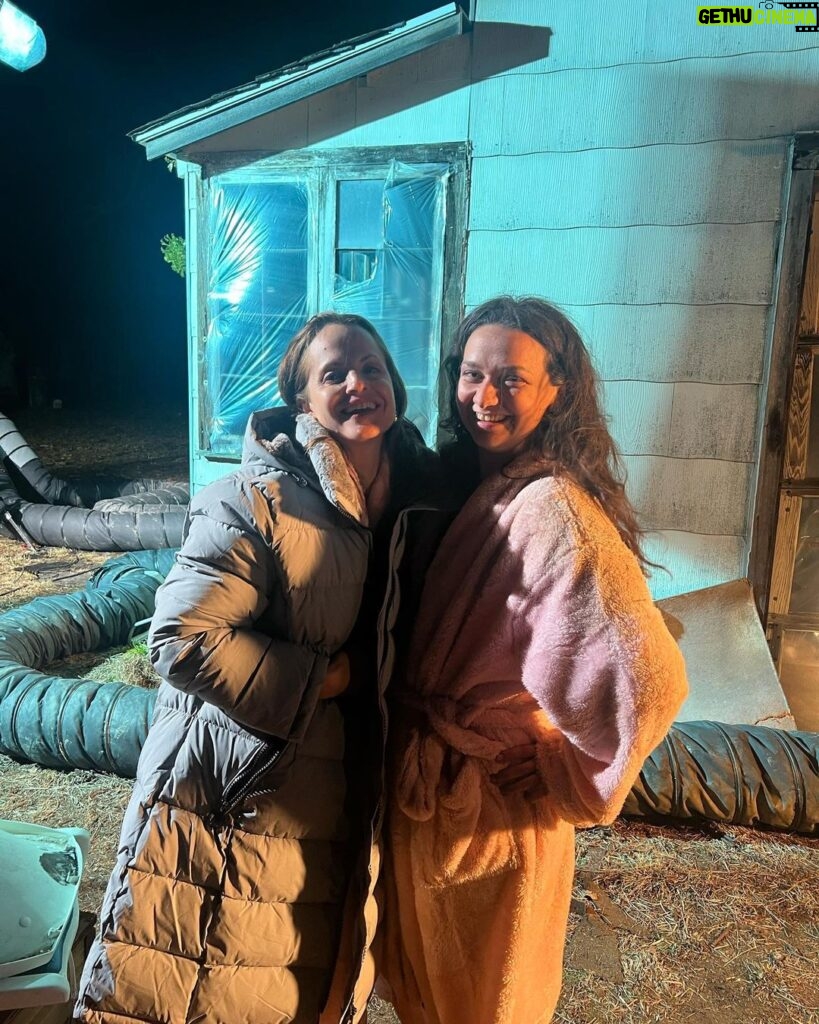 Mena Suvari Instagram - And that’s a wrap❣🎬✨ Oh man, I miss this cast/crew❣ Too much fun playing Ms. Vivian and can’t wait for you all to see this badass piece of art we made✨🧟‍♂ #AllYouNeedIsBlood #ZomDrom #SetLife #WorkingMomLife ✨
