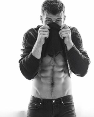 Michael Mealor Instagram - Surprise! Guess who’s finally showing his face on Y&R? Check out Kyle’s big return to Genoa City TODAY! #youngandtherestless