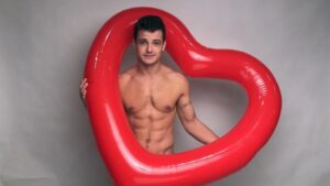 Michael Mealor Instagram - The things I do for our @youngandrestlesscbs fans! You know there is so much love for each and every one of y’all! Happy Valentine’s Day! #happyvalentinesday #YR