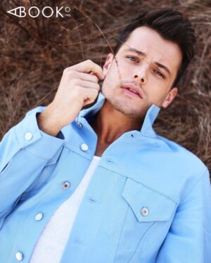 Michael Mealor Instagram - Fun sit down with @abookof! If you were a book, what kind of book would you be? Find my answer in the article. 📸: @phillldotcom
👕: @arlenjeremy
💇🏻‍♂️: @gtgervais