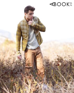 Michael Mealor Instagram - Fun sit down with @abookof! If you were a book, what kind of book would you be? Find my answer in the article. 📸: @phillldotcom
👕: @arlenjeremy
💇🏻‍♂️: @gtgervais