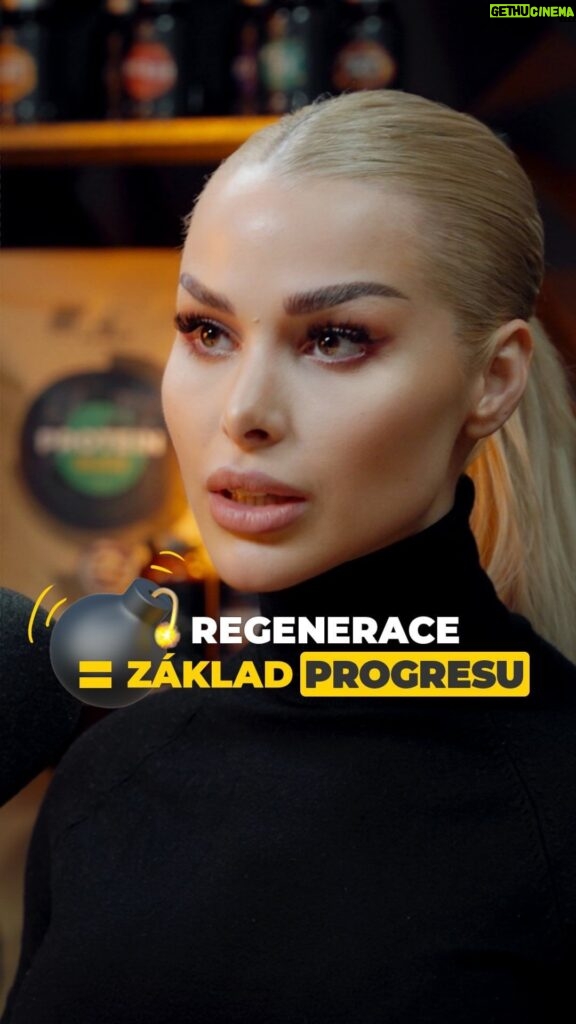 Michaela Marková Instagram - ⚠️Můžeš makat kolik chceš, ale bez dostatečné regenerace ten sportovní pokrok prostě nebude ideální a v jeden moment se možná zastaví nebo se dokonce začneš zhoršovat. V každém sportu nejen ve Fitness je regenerace extrémně důležitá a čím rychleji regeneruješ, tím častěji můžeš makat = rychlejší výsledky✅ ▶️Odpočinek a aktivní odpočinek ▶️Spánek a strava ▶️Vhodně zvolené suplementy #regenerace #spanek #sporty #cviceni #zdravyzivotnistyl #zdravie #cvicimczsk #cvicenie #dnescvicim #fitko #svaly #posilka #czechfitness #czechfitnessgirl #czechfitnesspeople #fitnessczech #behani #zadek #cvicenidoma #treninkovyplan #drepy #zadek #trenink