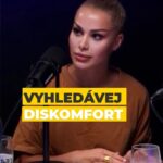 Michaela Marková Instagram - Jsi to co děláš! Ne to co říkáš, že budeš dělat … 🪄🤝🙂 Celý podcast najdeš na @upgrade_talk _______________________________________________ #osobnirozvoj#motivace#motivacejinak#inspirace#odhodlanie#dnescitam#dnesctu#dnesmotivujem#cvicimczsk#fitnessczsk#posilovna#czechfitness#dnesjemzdravo#motivacejezaklad#czechgirl#praguegirl#podcast#vzdelavani#vzdelavanie