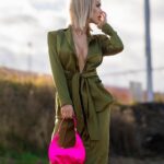 Michaela Marková Instagram - 1,2 nebo 3? 💕 Outfit najdeš na: @lasatinofficial ____________________________ #dnesnosim #dnesobliekam #dnesobuvam #dnesfotim #czechgirls #czechwoman #satén #posilovna #fitnessczsk #czechfitnessgirl #posilka #modniinspirace #modnitrendy