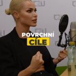 Michaela Marková Instagram – Ne vždy je nutné pro sebe začít něco dělat na základě hlubokého a vznešeného cíle. Někdy jsou to právě tyhle ‘povrchní’ cíle, které nás motivují k pravidelnému cvičení… A časem, když se dostaví první výsledky…začneme vnímat i ty hlubší benefity – lepší psychickou pohodu, větší sílu, víc energie a celkový pocit zdraví 💪❤️
Je úžasné, že často malý krok začínající na povrchu může vést k hlubší a trvalé transformaci…
Nebojte se mít na začátku cíle jakékoliv… Věřte procesu, ať vás to baví, motivuje, těšíte se z toho a cítíte se dobře -protože i to k FITNESS patří!
A uvidíte, jak daleko vás později vztah k fitness a svému tělu může zavést. 🌱 #transformacezacinauvnitr _______________________________________________

#fitnessmotivace#gymio#tasteyourenergy#zdraví#zdravi#motivace#motivacejinak#sila#posilovna#czechgitness#fitnessczech#czechinspiration#dnesnosim#dnescvicim#dnesobliekam#doplnkystravy#czechgirl#fitnessczesk#cvicimczsk