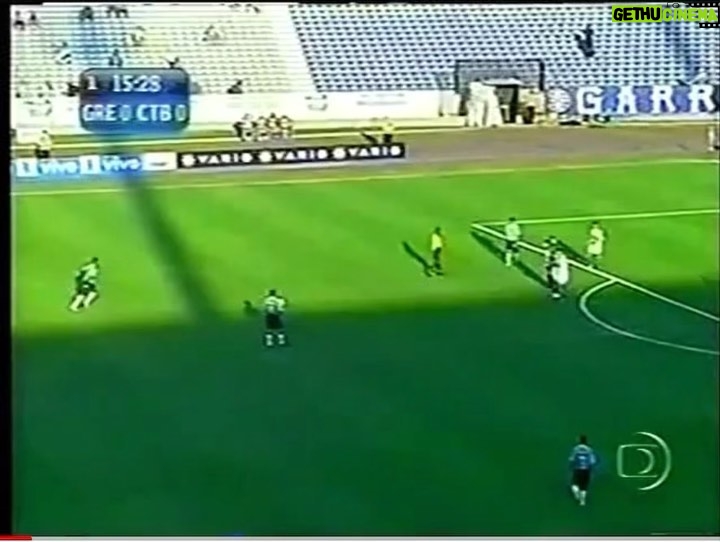 Michel Bastos Instagram - Hj meus amigos do @gremiolegends jogaram contra o Coritiba , e acabei achando esse gol !!! 🚀🚀🚀🚀