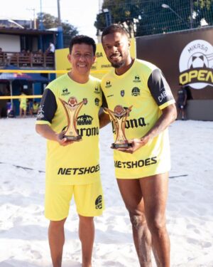 Michel Bastos Instagram - 3º lugar no @mikasaopen LEGENDS!! Parabéns a todos os organizadores desse evento maravilhoso! @giba.diniz @decopestana @granadofutevolei @riplaysports e @dinelsonlima obrigado pelo convite! Estaremos juntos nos próximos 🏆👏🏾. Obs: agradecer mais uma vez ao meu parceiro @vilsinhoftv Obrigado irmão🙏🏾.