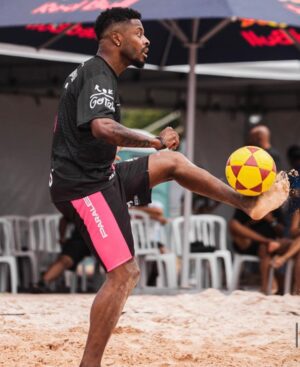 Michel Bastos Instagram - Mais um @mikasaopen fenomenal !! Parabéns pelo lindo evento👏🏾👏🏾. Agradecer ao meu parceiro @rafaelschmitz, obrigado irmão pela parceria. Essa dupla deu liga kkkkk feraaaa. #futevolei @hotpark @rioquenteresorts