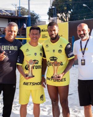Michel Bastos Instagram - 3º lugar no @mikasaopen LEGENDS!! Parabéns a todos os organizadores desse evento maravilhoso! @giba.diniz @decopestana @granadofutevolei @riplaysports e @dinelsonlima obrigado pelo convite! Estaremos juntos nos próximos 🏆👏🏾. Obs: agradecer mais uma vez ao meu parceiro @vilsinhoftv Obrigado irmão🙏🏾.