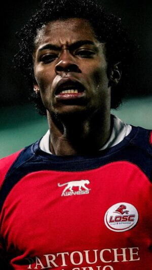 Michel Bastos Instagram - 🇧🇷 Michel Bastos’ left foot ☄🤯
 
#Ligue1UberEats #LOSC #Ligue1Legends