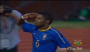 Michel Bastos Instagram - Um #tbt da saudade !! Vestir a camisa da seleção Brasileira foi umas das maiores vitórias que tive na minha carreira 👏🏾🙏🏾. E uma prova que aqui sabia bate falta e bem!! @cbf_futebol