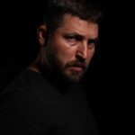 Mikhail Kukota Instagram - Давайте вместе придумаем название к этой новой обложки. Пишите все что угодно я все читаю. Photo by: @axilko #книгикукоты #кукота #бложик #юмор Москва • Moscow
