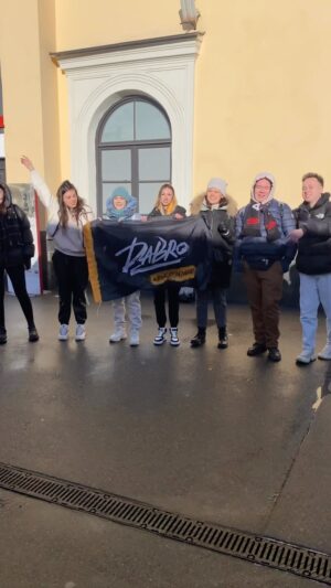 Mikhail Zasidkevich Instagram - Приезжаем в Питер, а здесь на перроне уже встречает #ВыездЗаDabro 🔥
С кем-то из ребят мы ехали в одном поезде, кто-то приехал пораньше.
А к вечеру соберётся ещё больше народу, кто ещё в пути. До встречи на концерте!