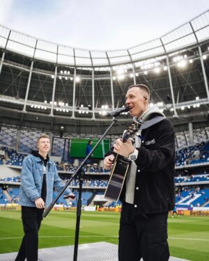 Mikhail Zasidkevich Instagram - Вчера раскачивали на стадионе Динамо🔥
Так же спели «Надо повторить», ведь она создана для таких масштабов!