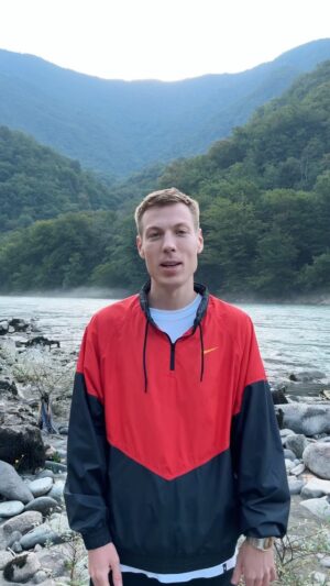 Mikhail Zasidkevich Instagram - Сегодня вышла очень важная для нас песня «Мне не страшно». Мы делимся в творчестве тем, что наполняет нашу жизнь. Всё, как есть!

#dabro #мненестрашно