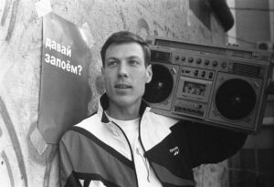 Mikhail Zasidkevich Instagram - Музыка всегда была рядом, в разные периоды. Я помню, как был далеко от дома в чужом городе. Как искал работу, как пытался уснуть, а грустные мысли не давали этого сделать. И что-то родное и тёплое было всегда в музыке. Строчка за строчкой, песня за песней, нота за нотой. Музыка спасает, лечит. И порой это единственное спасение, которое есть у каждого. Песня во все времена лечила души! И так будет всегда.