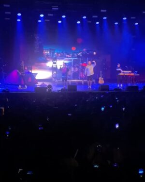 Mikhail Zasidkevich Instagram - Хочется показать вам каждый трек нашего питерского концерта, потому что в каждом большую роль играет зал, люди, хором подпевающие каждое слово! Больше двух тысяч человек, объединённых одной музыкой.

#dabro #dabrolive #питер