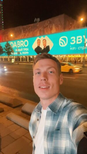Mikhail Zasidkevich Instagram - Вот это масштаб набирает песня «Ты знаешь, мам». Спасибо ребятам из Звук, что так поддержали нас!