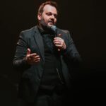 Milan Zimnýkoval Instagram - Som nesmierne vďačný za možnosť byť súčasťou vianočných koncertov Adama ĎURICU! Myslím, že toto bol nejaký míľnik, ku ktorému sa vrátime. Ďakujem aj za ten pocit, že som bol súčasť programu, nielen hlásič skóre 😜 ďakujem, že som bol v spoločnosti kamarátov - od účinkujúcich, legendárnej kapely, cez support okolo Adama, až po skvelých Adamových fanúšikov. Bol to komplet #onlygoodvibes pocit od A po Z (od Adama po Zimnýkovala) 💥a skvelé foto 🤩 @barcachle @ @wittnerik & @hanoutphoto 🤷🏻‍♂️ #dobrevecidadeju