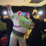 Milan Zimnýkoval Instagram - Toto znamená len jedno - Najväčší rádiový vianočný filmový festival je tu opäť!🎅🏼 Ako môžeš vidieť, čakajú ťa šialené veci😀 a super súťaže.🔥 Všetko nájdeš na našom webe P.S. uhádol si všetky postavičky vo videu? #disney #vianoce #sutaz #christmas Fun rádio