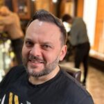 Milan Zimnýkoval Instagram - Prvý ples sezóny v Michalovciach bol famózny! 🤩 Ľudia sa bavili, ja tiež a postihal som veľa vecí okolo toho. Vymeniť mame žiarovky v obývačke - tá čo nevarí lepšie 😂😂😂 Besedu so študentami & profákmi môjho Gymka @gphmi_sk 🎯 Tešil som sa na barbera Matúša @gentlemansclub_barbershop , kde bola prča jak hrča a zabavil som sa grande 😂 pozdravujem Marienku Ako upútavač som si ako jeden z prvých pozrel novú expozíciu praveku v @zemplinske_muzeum - MEGA! 💥💥💥 A samozrejme ples! Po štyroch rokoch, skvelá atmosféra, skvelí ľudia, kamaráti, spolužiaci, ale aj nekamaráti, nespolužiaci, Katka Knechtová a moja co-moderátorka Janka Hospodárová @janahospodarova, prvýkrát s primátorom, s ktorým sme mali veľa spoločných snov @miroslav.dufinec 🤝 @fs_zemplin (na ktorých sa teším 28/1 v BA s projektom @korene_projekt) a ďalší… (na oscaroch poďakujem všetkým) Už teraz sa teším na budúci rok ;) a ďakujem.