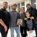 Milan Zimnýkoval Instagram - Nečakaná ale za to vydarená sobota! 🤩 Sašku pozvali Miňo & Natacha na kurz vianočneho pečenia 💥 @miroslavmacula & @natacha_pacal_patisserie ♥️♥️ Kniha je dokonalá! Mamkine - @original_antonia - linecké cesto je hrubšie 😜 a šišky sú dokonalé. Začnite piecť teraz (v detstve) 😎😘😇 #pecieceleslovensko #bakeoffslovakia