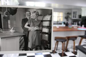 Mimi Kennedy Instagram - Happy Thanksgiving! Scene from my Homefront inspired kitchen and scenes from the Thanksgiving Episode. 🦃🥧💃