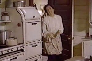 Mimi Kennedy Instagram - Happy Thanksgiving! Scene from my Homefront inspired kitchen and scenes from the Thanksgiving Episode. 🦃🥧💃