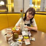 Mio Yuki Instagram - [Chacott COSMETICS] さんにお邪魔させていただいて、10月27日から発売する新商品の「ダブルマルチクレヨン」を一足早く試させていただきました！ かわいくメイクしていただけて嬉しかったです😊 シャドウのラメがキラキラでかわいすぎた！ 自分でメイクするのが楽しみです✨ #Chacott #pr