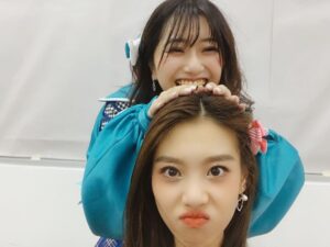 Miori Ohkubo Instagram - P’Kaew💕　@kaew.bnk48official 
ทุกคนรู้ไหม? เปิดstageใหม่แต่ก็ยังอยู่ข้างๆกันตอนMCค่ะ😂
Did you noticed ? Although a new theater stage has started, we are next to each other in the MC part 😂
みなさん気がつきましたか？新公演始まっても私たちMCのパートで隣同士なんですよ😂
#BNK48 #MioriBNK48 #大久保美織 #kaewbnk48