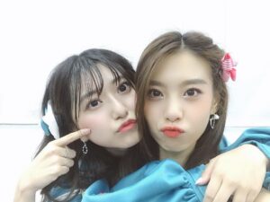 Miori Ohkubo Instagram - P’Kaew💕　@kaew.bnk48official 
ทุกคนรู้ไหม? เปิดstageใหม่แต่ก็ยังอยู่ข้างๆกันตอนMCค่ะ😂
Did you noticed ? Although a new theater stage has started, we are next to each other in the MC part 😂
みなさん気がつきましたか？新公演始まっても私たちMCのパートで隣同士なんですよ😂
#BNK48 #MioriBNK48 #大久保美織 #kaewbnk48