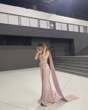Miori Ohkubo Instagram - 2shot Day1

ชุดไทยแต่งงาน~~~
น่ารักมาก สวยมาก💕
Thai wedding dress
It’s so pretty and beautiful 💕
タイのウェディングドレス
めちゃめちゃ可愛くて綺麗なドレス💕
#BNK48 #MioriBNK48 #大久保美織 #Miichan #ชุดไทยแต่งงาน