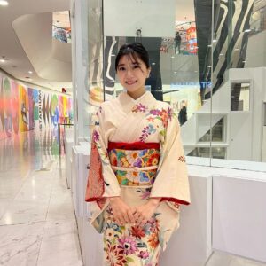 Miori Ohkubo Instagram - เมื่อวานมิโอริได้เข้าร่วมงาน Japan Remix ที่ Emquartieมาค่า!
มันเป็นความรู้สึกที่แปลกนิดๆเพราะมิโอริได้ทำงานกับคนญี่ปุ่นเยอะมากๆแบบไม่เหมือนปกติค่ะ55 แต่ก็สนุกมากๆเลยค่ะ💕
อีกอย่าง ในครั้งนี้มิโอริยืมชุด Kimono ตั้งแต่สมัย Showa (ยุคญี่ปุ่น)ตอนต้น 👘 น่ารักมาก 🥰 
Yesterday I attended an even called Japan Remix at Emquartie!
It was a strange feeling because I was surrounded by many Japanese people unlike usual haha. But it was a lot of fun 💕
By the way, this time, I borrowed an antique kimono from the early Showa period 👘 it’s super cute 🥰 
昨日はEmquartieでJapan Remixのイベントに参加しました！
いつもと違ってたくさんの日本人の方々に囲まれてのお仕事だったので、不思議な気持ちになりました。でもとても楽しかったです💕
ちなみに今回は、昭和初期のアンティーク着物をお借りしました👘かわいい🥰
#BNK48 #MioriBNK48 #大久保美織 #Miichan #japanremix2022