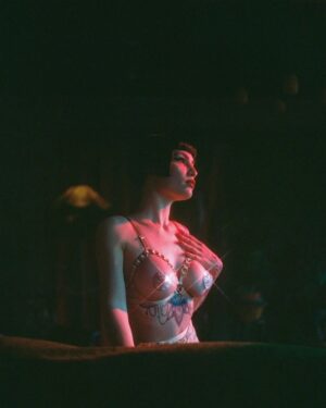 Miriam Veil Instagram - More @jamie_noise magic 💫
Adorned in @sian_hoffman @themodeltraitorofficial 🖤
Shot at @the_devils_parlour 👹