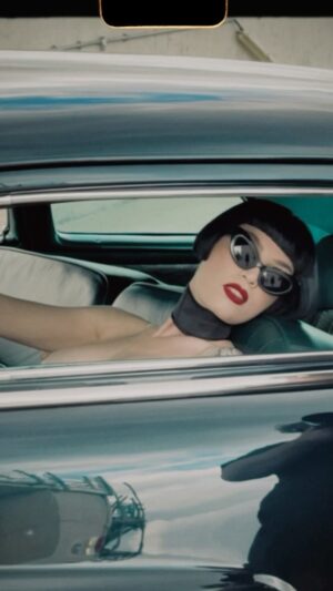 Miriam Veil Instagram - Imaginary Girl 💄👠

Collab with @corsetorium @paulartemis3 ✨
Artwork on wheels @romanceofrust 🖤

#vintagecar #retroglam #davidlynch #corsetry #bobhaircut