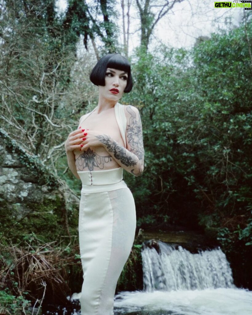 Miriam Veil Instagram - Me for @ikonostas_coutureforpleasure 🕊