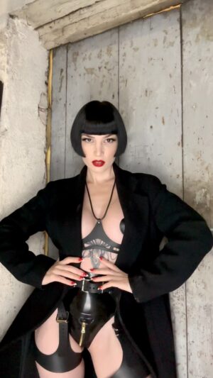 Miriam Veil Instagram - Thank you @rosenoir.theatre for letting me be part of your shows in Toulouse 🇫🇷 See you next in Bordeaux on January 28, don’t miss it💋 

Wearing archive @babyturnsblue_paris 🖤