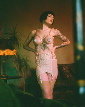 Miriam Veil Instagram - More @jamie_noise magic 💫
Adorned in @sian_hoffman @themodeltraitorofficial 🖤
Shot at @the_devils_parlour 👹