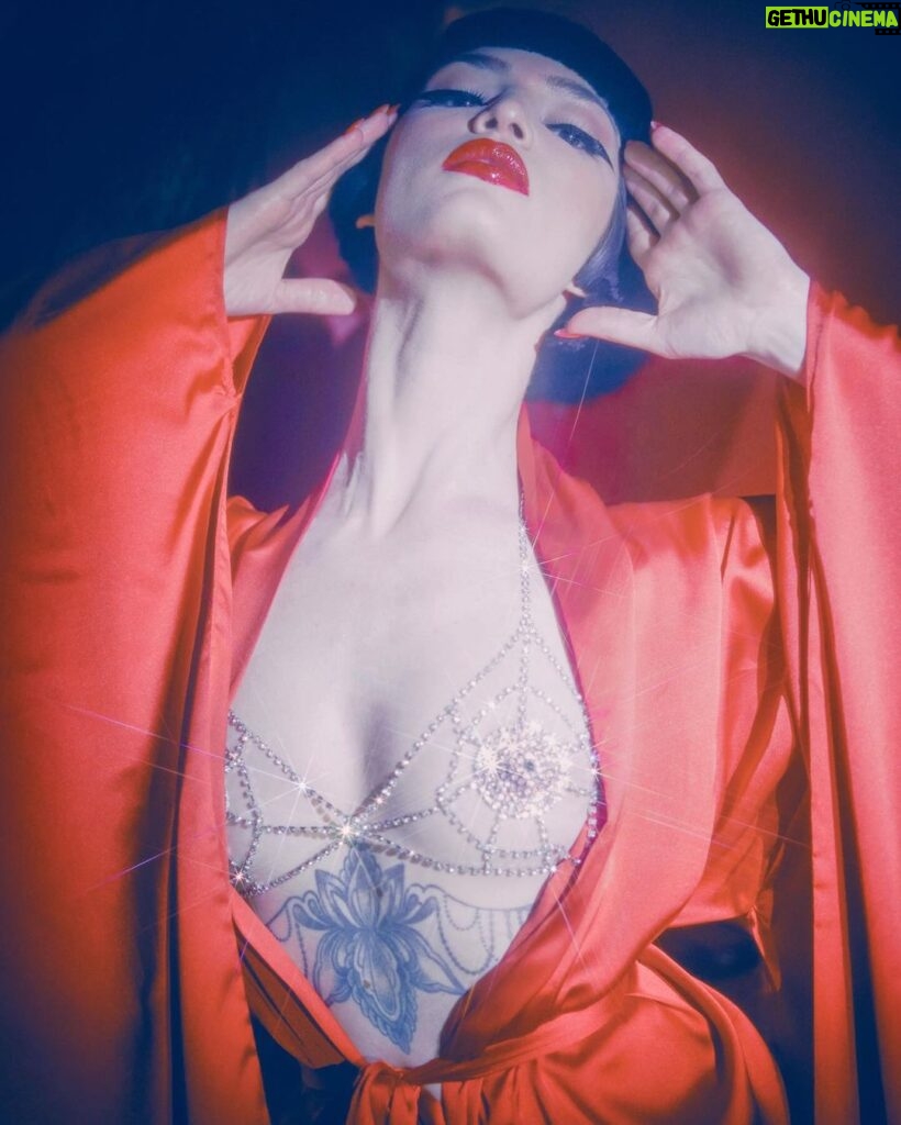 Miriam Veil Instagram - Feeling the holiday blues 🥀🥀🥀 From the archive with @yiyinglai_ @alessio_cocchi Shot at @23paulstreet MUA @onibecky_ Wearing @magdaleneceleste @elfzhou_lingerie @louboutinworld ✨