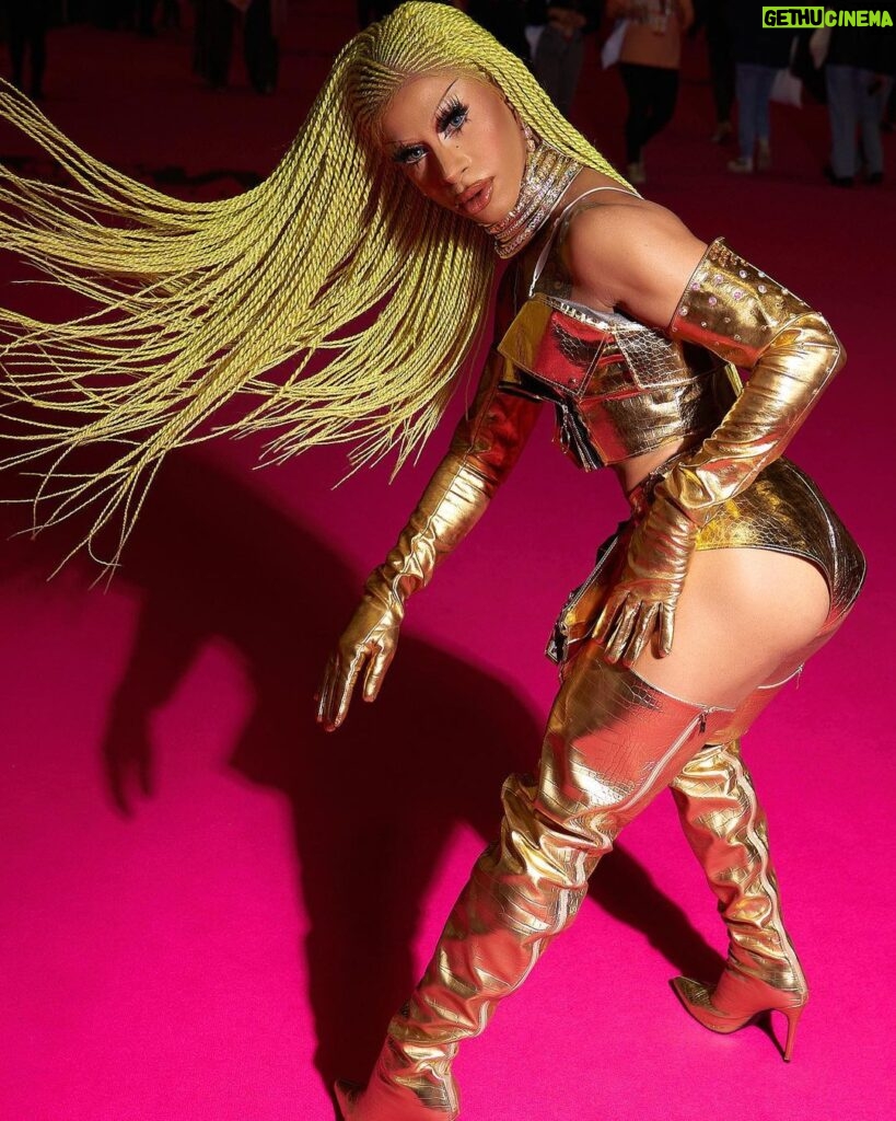 Miss Abby OMG Instagram - Brazilian Guetto Barbie Doll Realness at Dragcon Uk💚🇧🇷 Pic: @stunnin.mag @cyrieljacobs #missabby #missabbyomg #abbyomg #neppeneppeneppe #brazilian #dragconuk ExCeL London